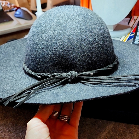 Lucky brand floppy wool hat - Picture 3 of 7